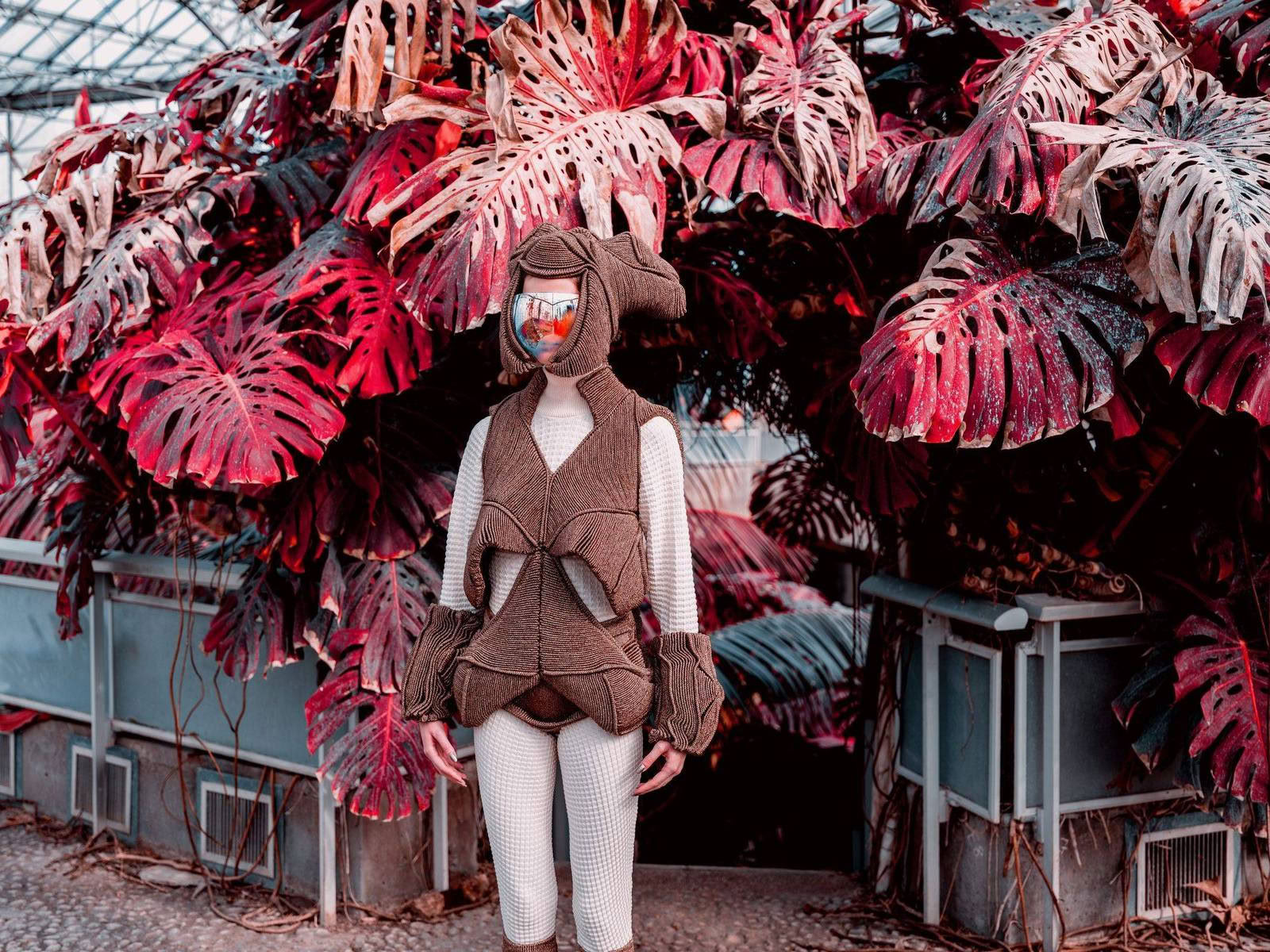 For a new collaboration with Xavier Brisoux , Mathieu Drouet chose the equatorial greenhouse at the Jardin des Plantes in Lille, designed by architect Jean-Pierre Secq, as the setting. An infrared film turns chlorophyll into shades of red and purple. - Image 6
