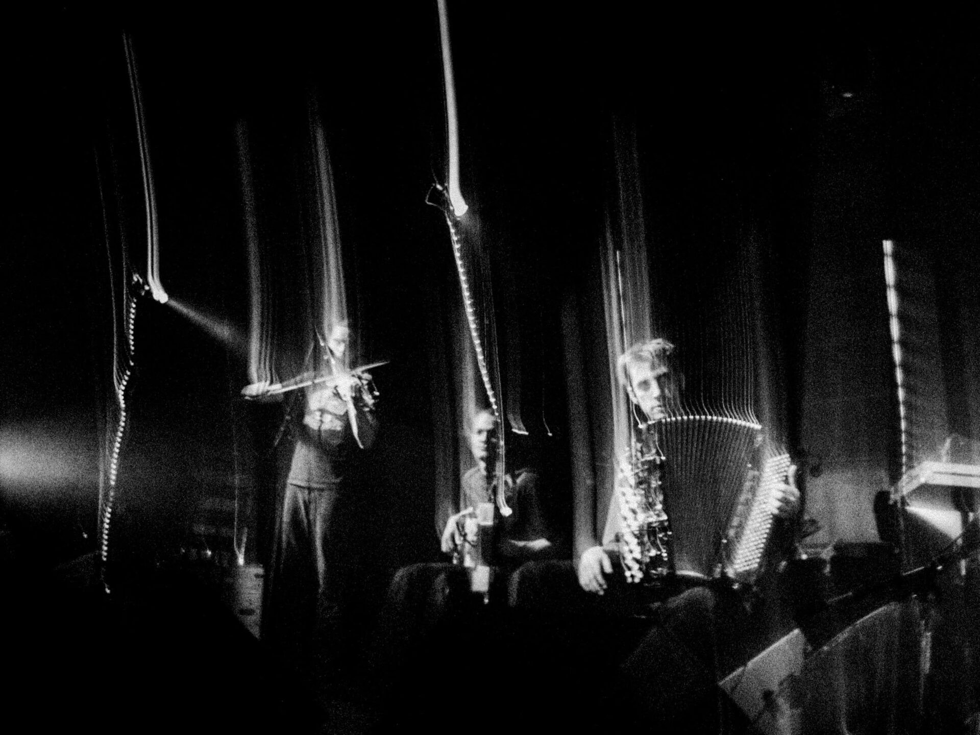 Concert photography — of DAAU — at 1er April 2004 - Le Splendid - Lille — (2023) - Image 10