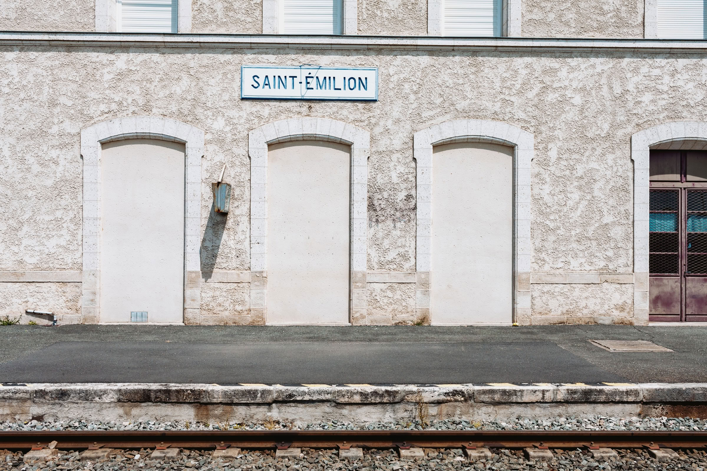 Wine estate photography: Saint Emilion - Bordeaux  - 2008. Saint Emilion represents the unique characteristics of a region's land affecting its produce. It… - Image 16