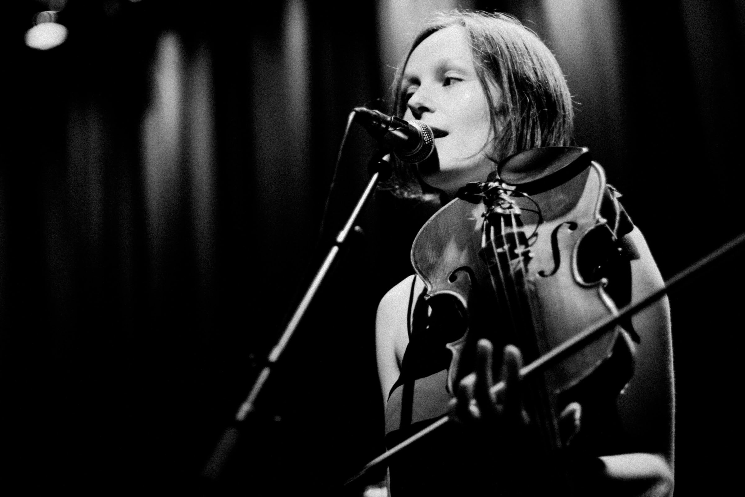 Concert photography — of Bat for Lashes — at Le Grand Mix - Tourcoing — (2007) - Image 20