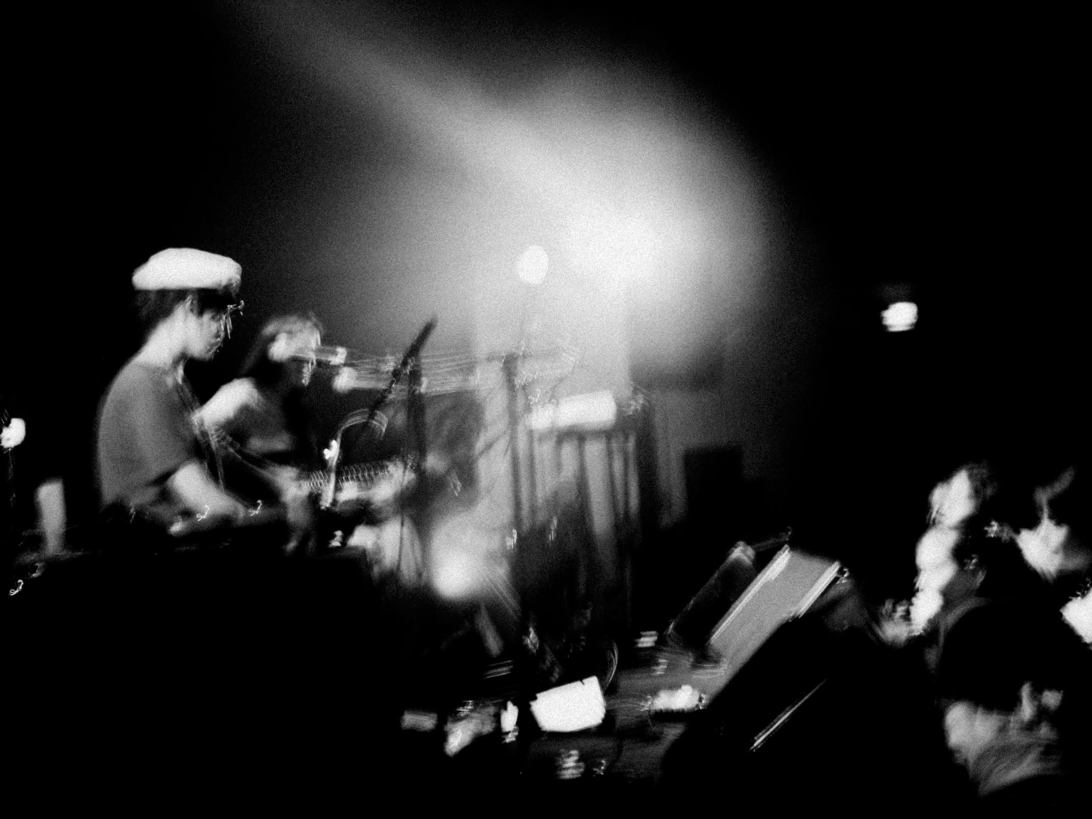 Concert photography — of Cocorosie — at Le Grand Mix - Tourcoing — (2004) - Image 3