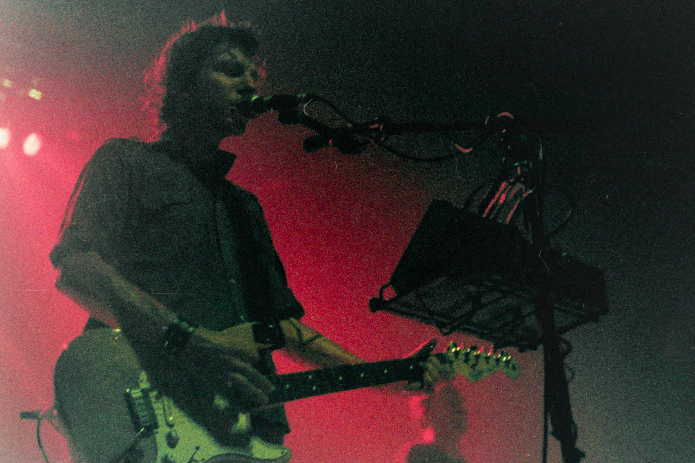 Concert photography — of dEUS — at L'Aéronef - Lille — (1999) - Image 4