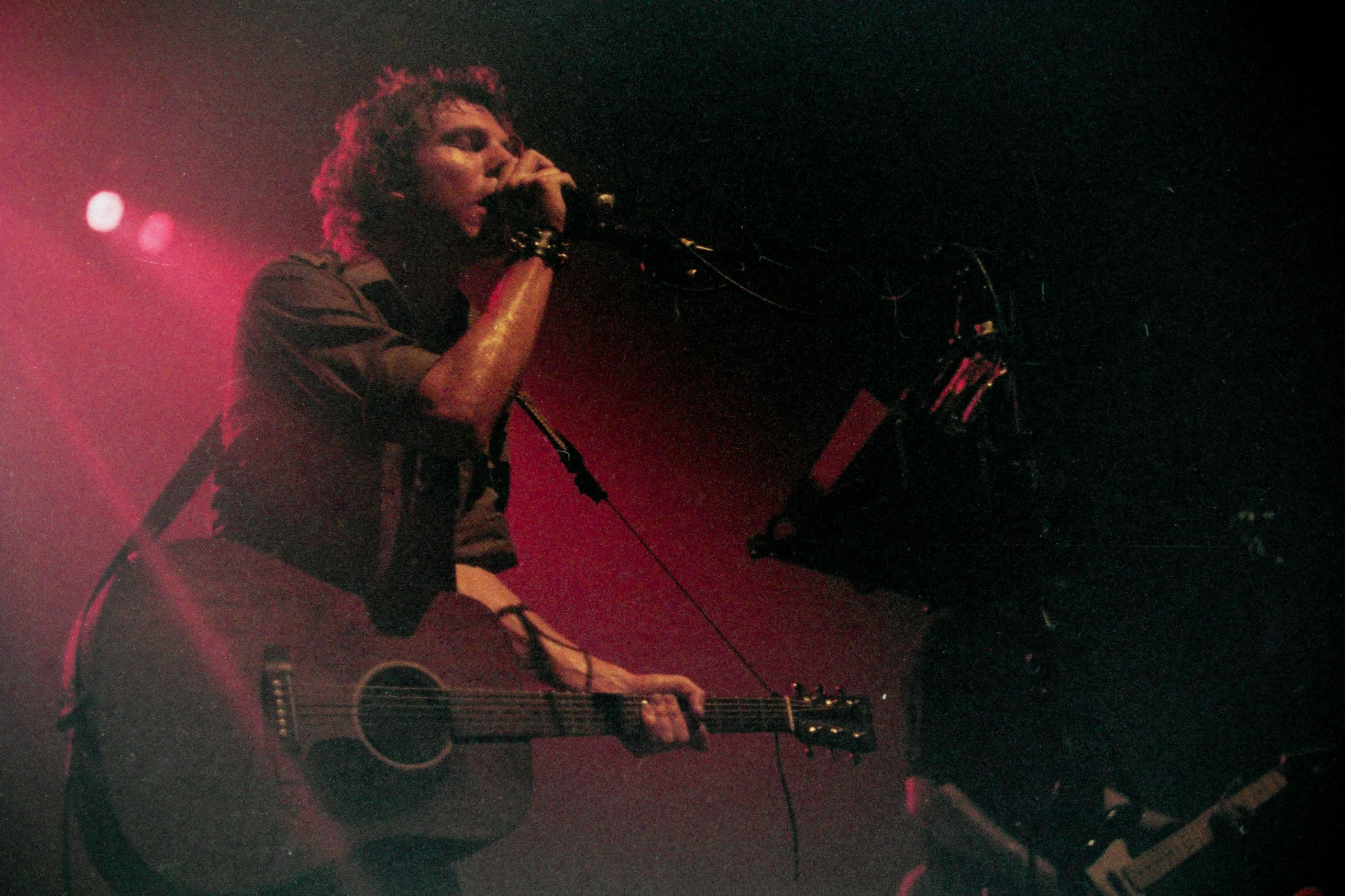 Concert photography — of dEUS — at L'Aéronef - Lille — (1999) - Image 6