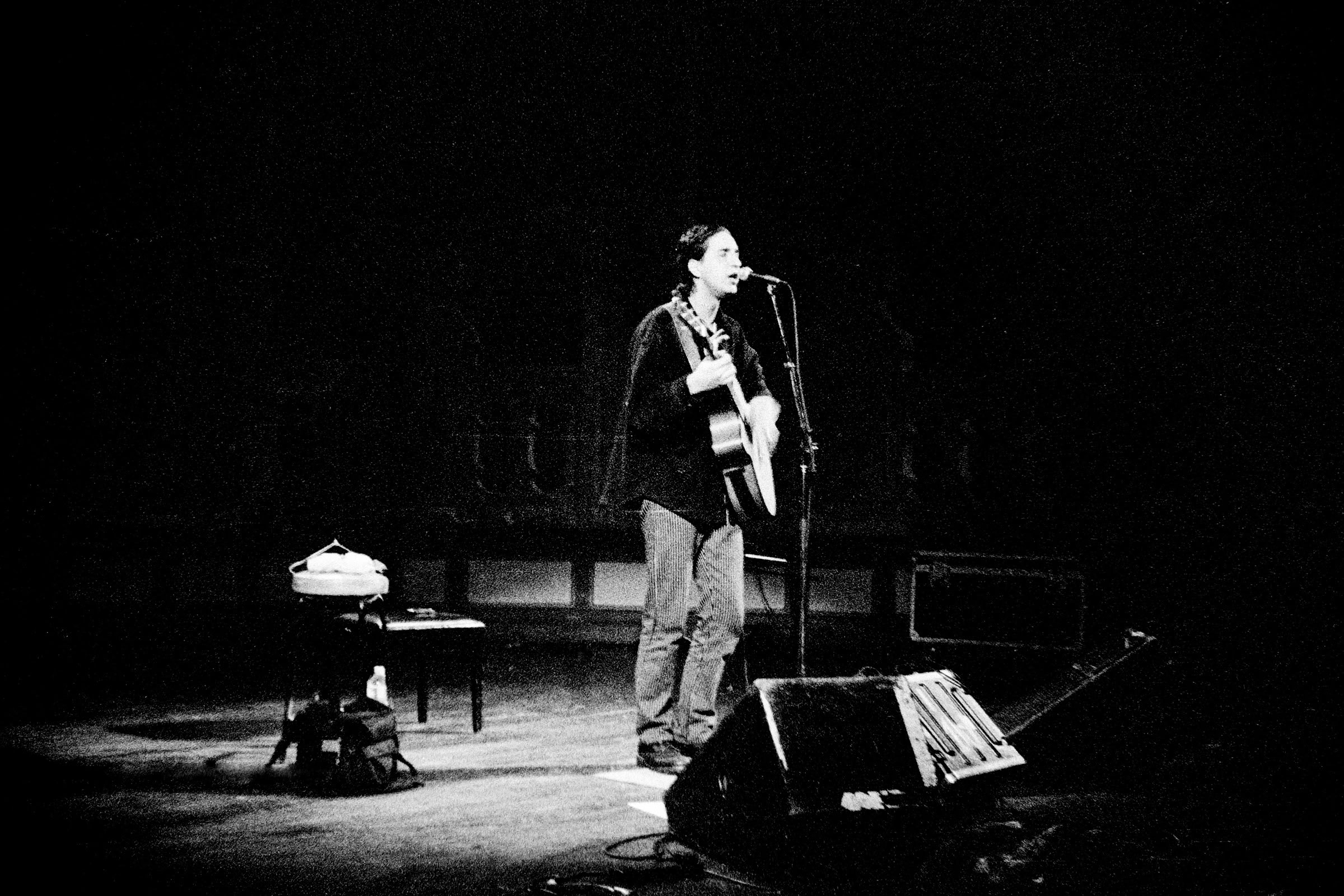 Concert photography — of Joseph Arthur — at Salle des Concerts - Arras — (1997)