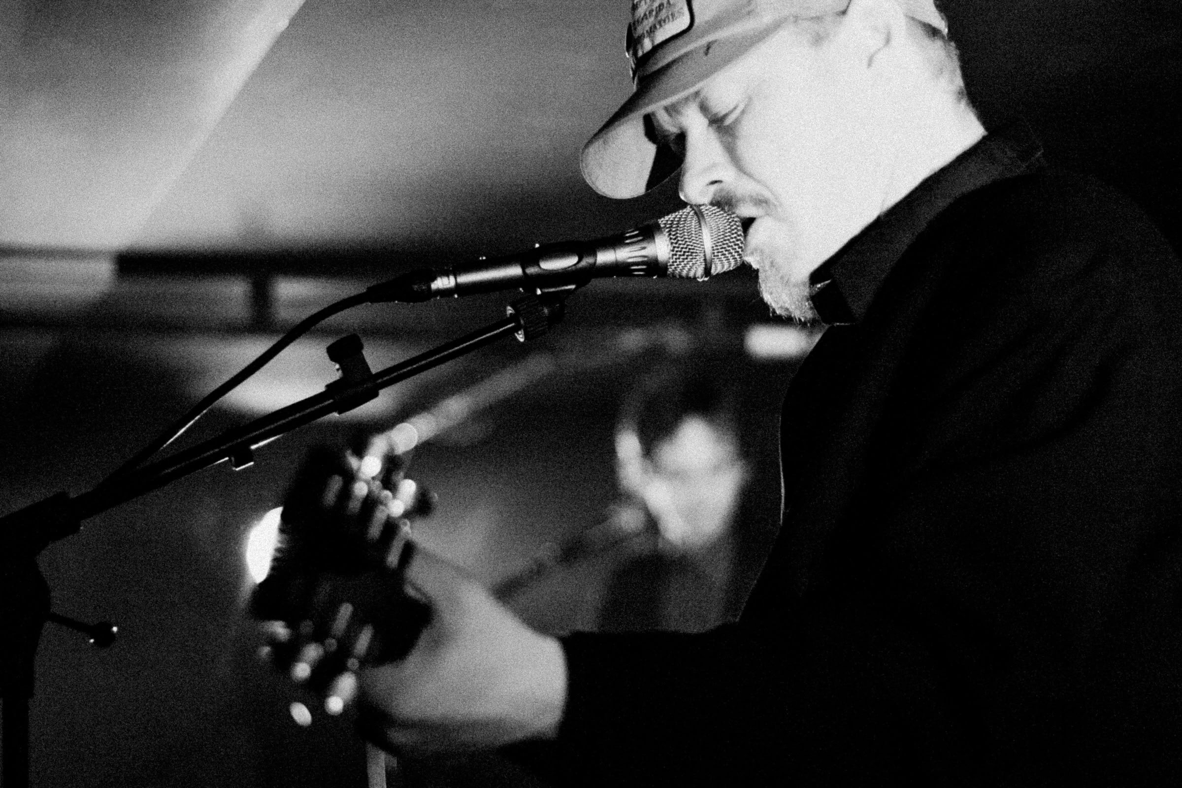 Concert photography — of RED — at La Cave aux poetes - Roubaix — (2005) - Image 9