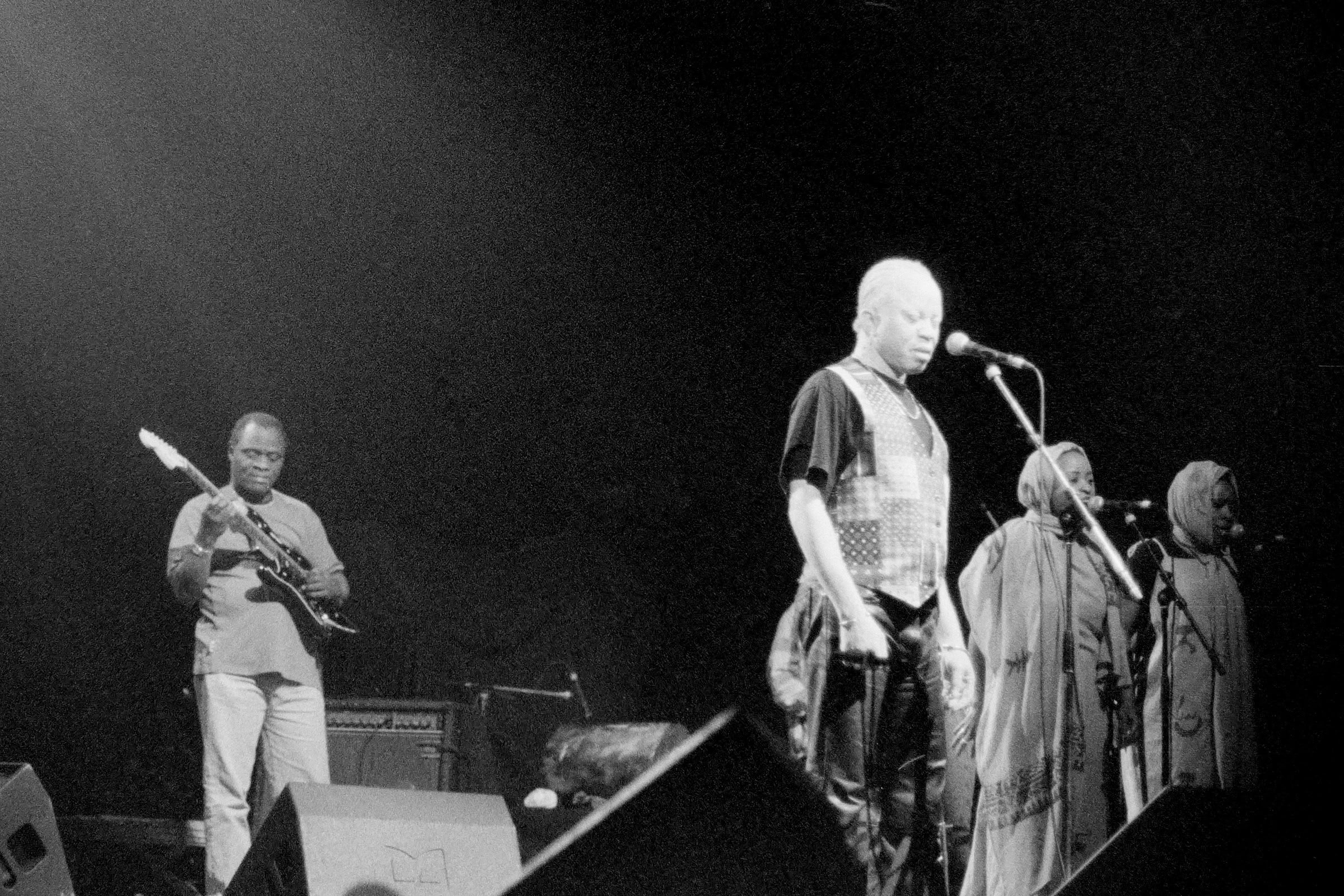 Concert photography — of Salif Keita — at L'Aeronef - Lille — (1999) - Image 2
