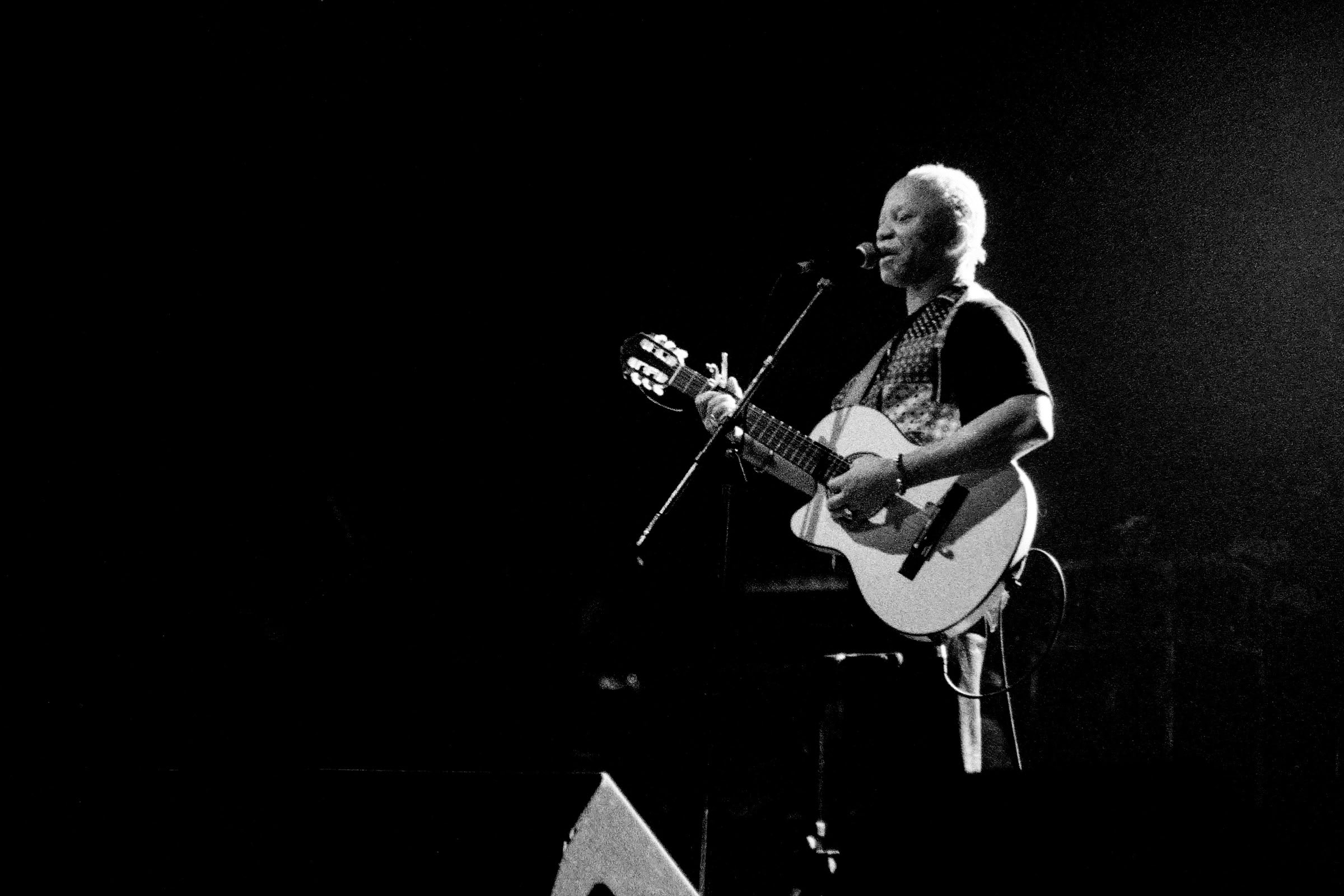 Concert photography — of Salif Keita — at L'Aeronef - Lille — (1999) - Image 10