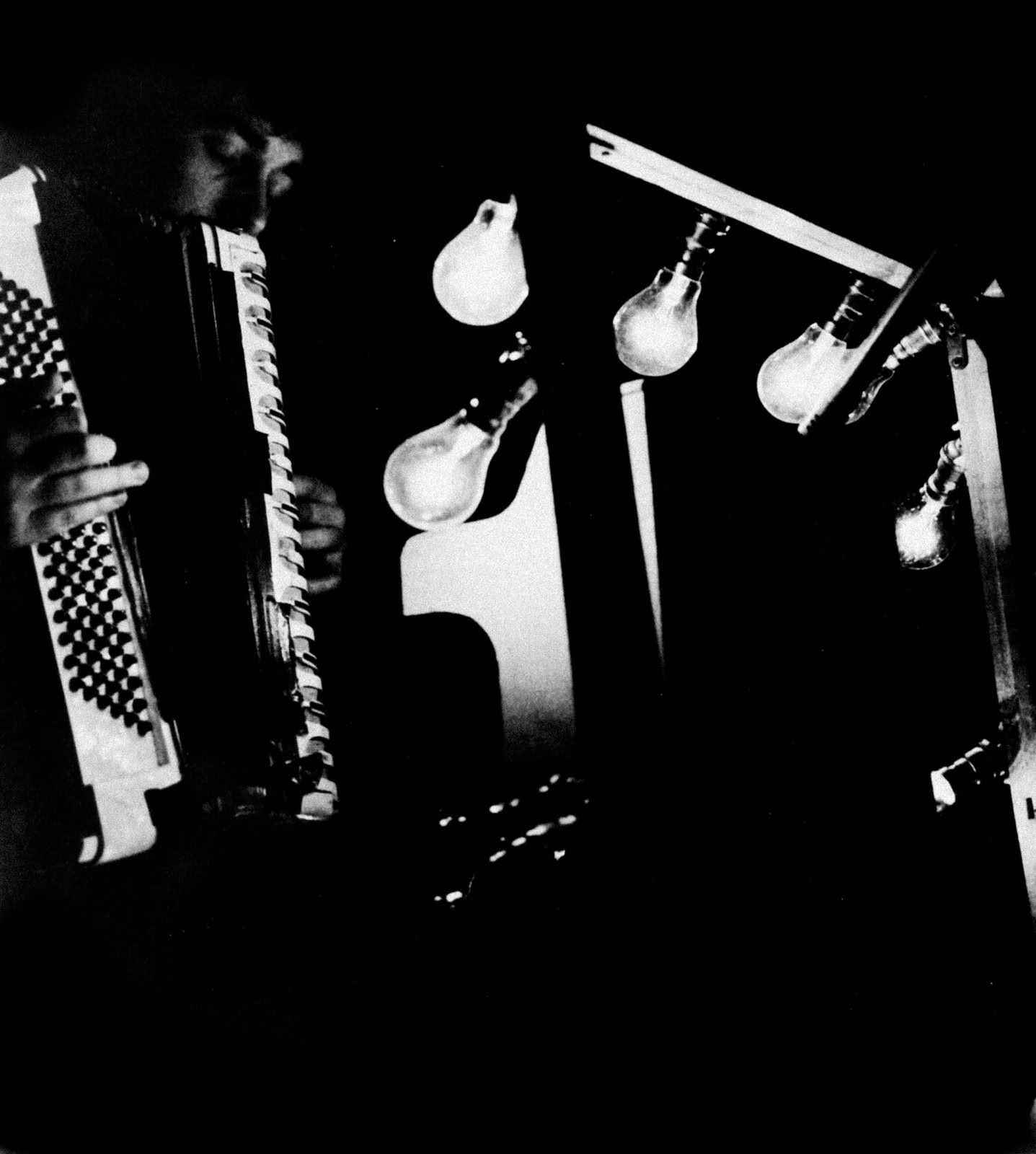 Concert photography — of Yann Tiersen — at L’Aeronef - Lille — (2005)