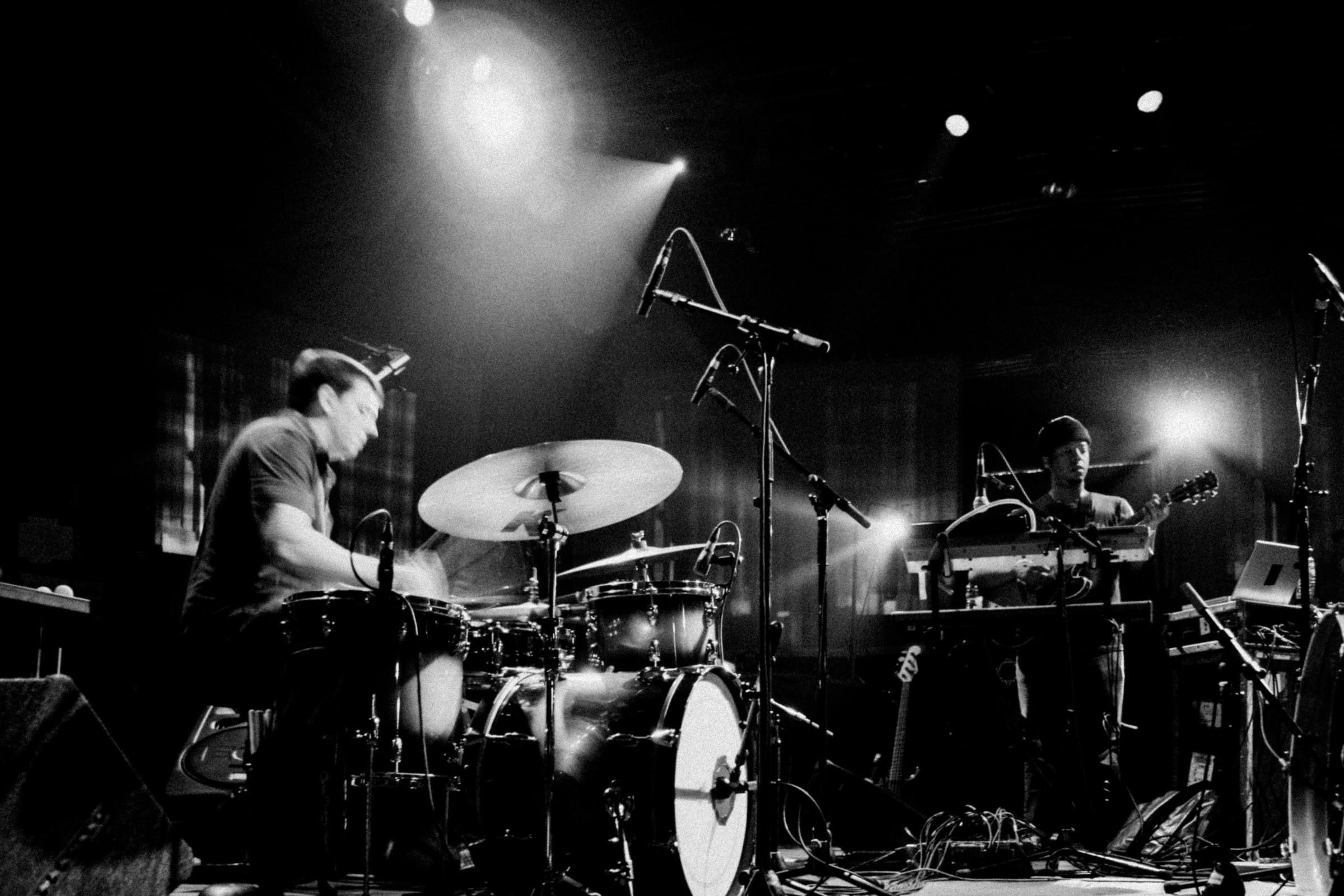 Concert photography — of Tortoise — at Festival Scopitone - Nantes — (2004)