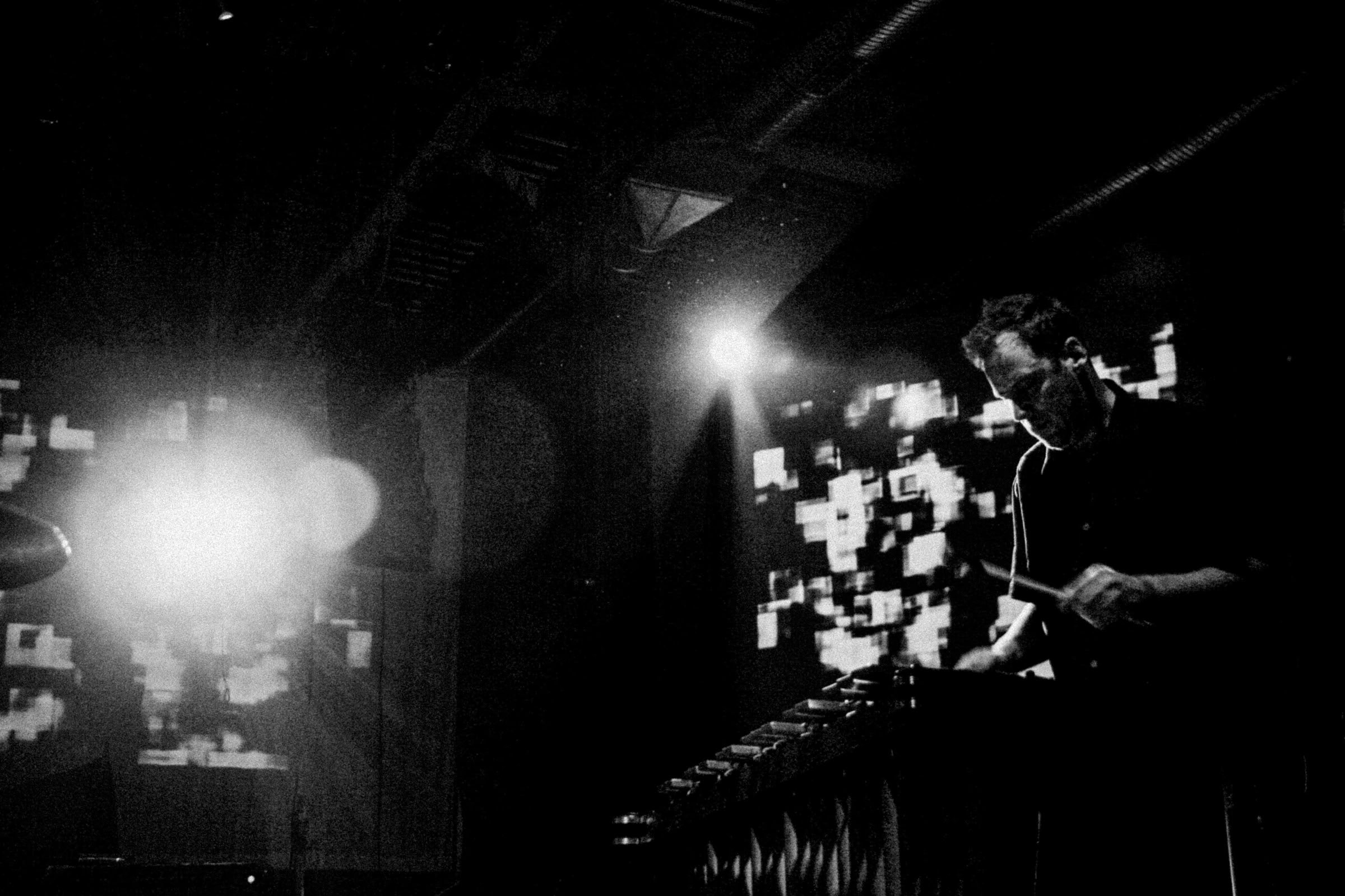 Concert photography — of Tortoise — at Festival Scopitone - Nantes — (2004) - Image 3