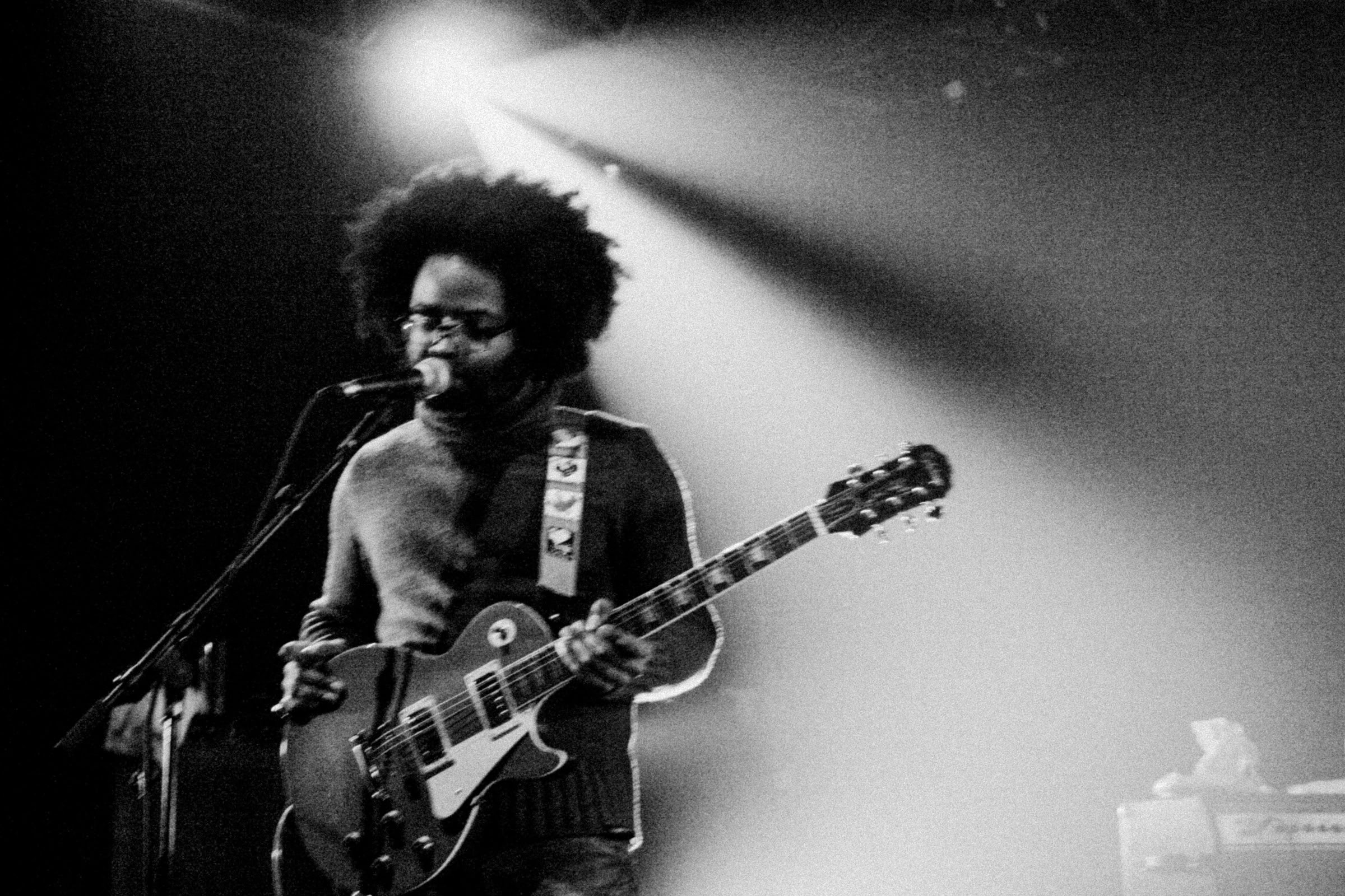 Concert photography — of TV on The Radio — at Festival Scopitone - Nantes — (2004) - Image 2